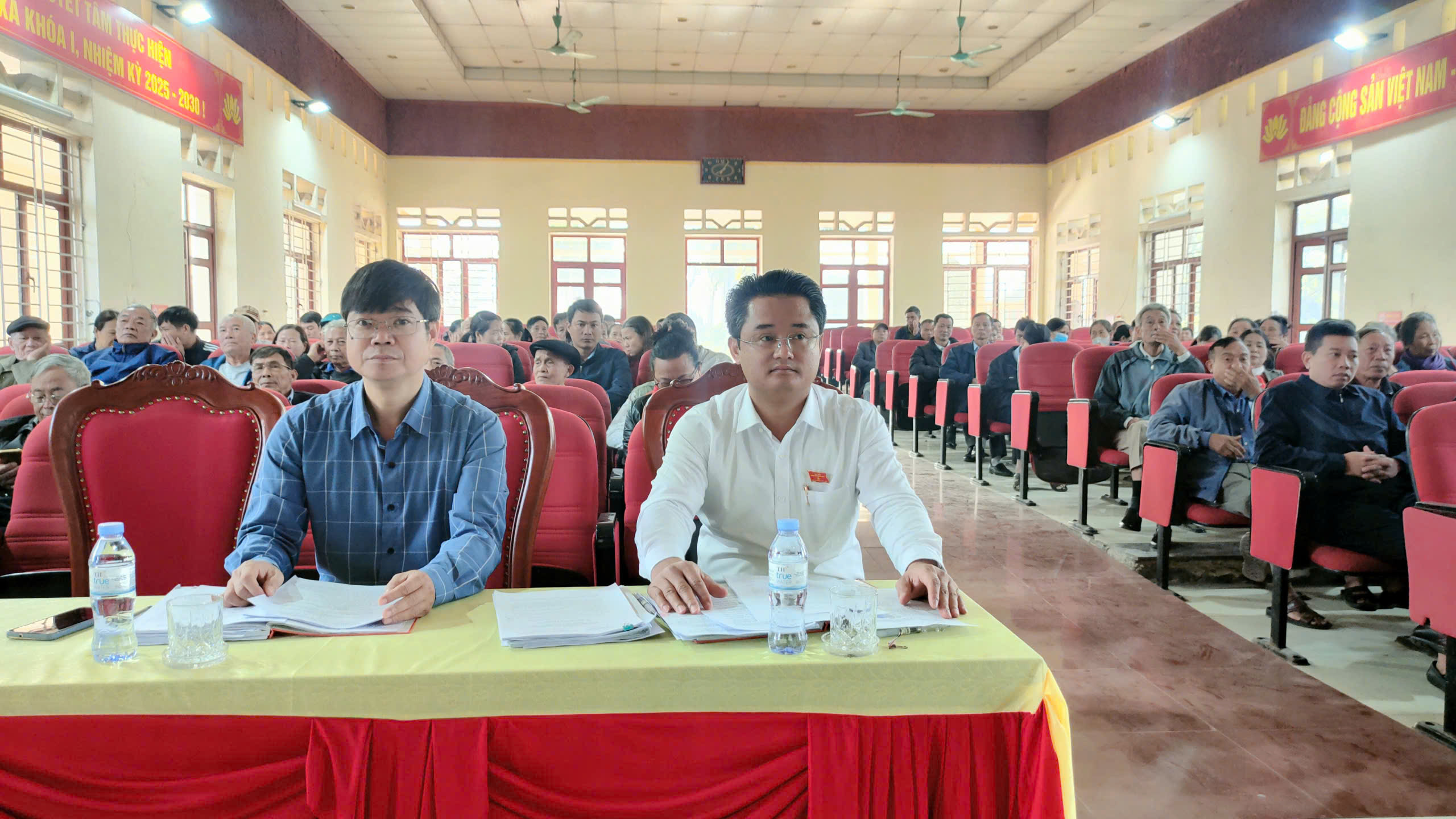 Tổ đại biểu HĐND xã Đoàn Đào tiếp xúc với cử tri tại cụm số 1